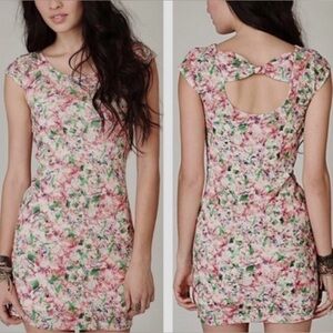 Free People  Floral Lace Body-con Cap-Sleeve Bow-Back Mini Dress Size Small